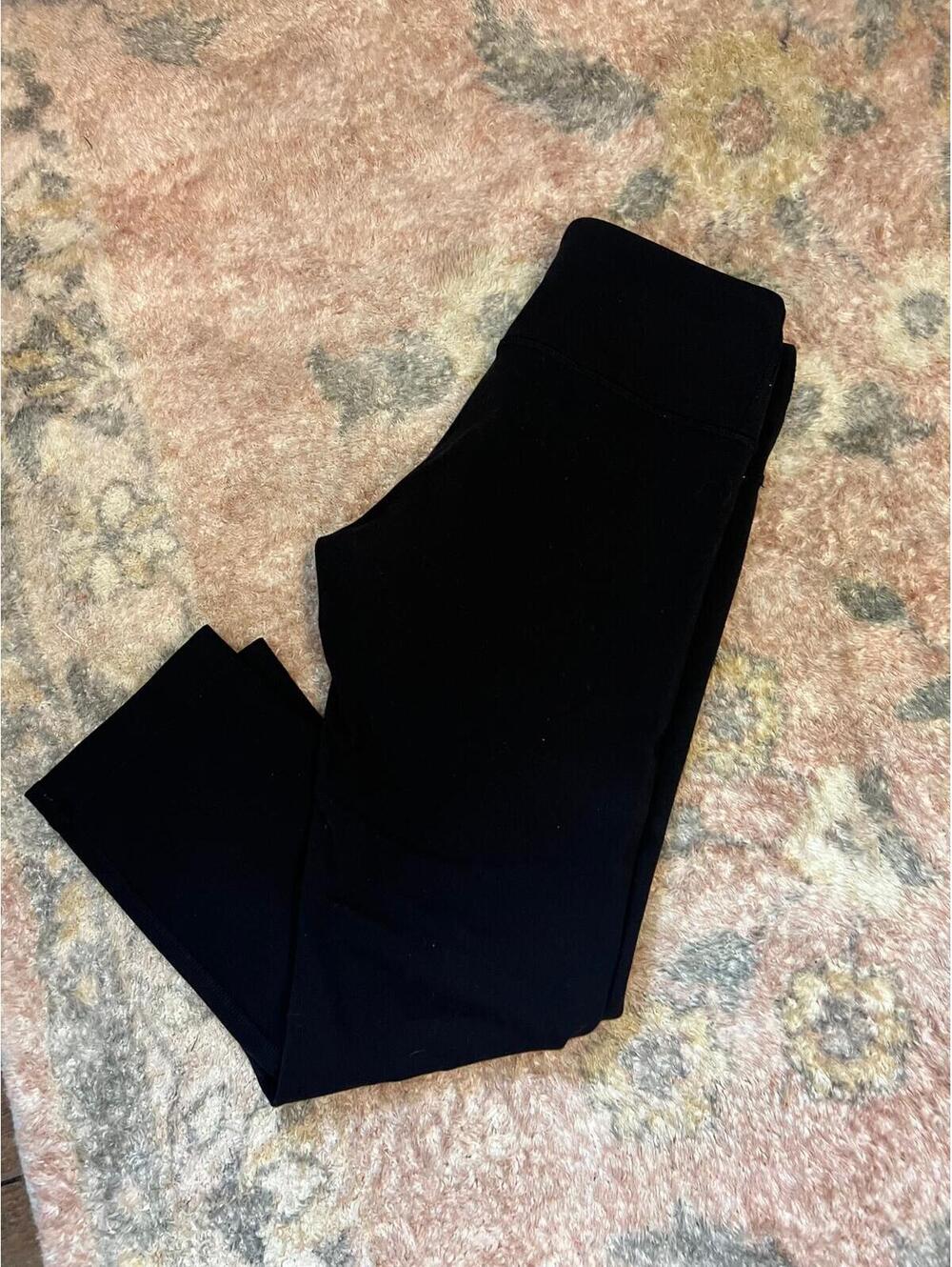 227. LULULEMON CROPPED LEGGINGS